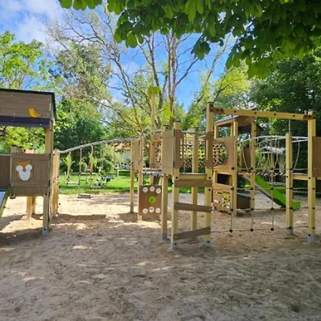 Camping Avec Clim, Animaux Ok - 6 Pers. - Api-1-52-2965