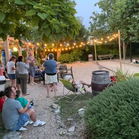 Camping Avec Clim, Animaux Ok - 6 Pers. - Api-1-52-2965